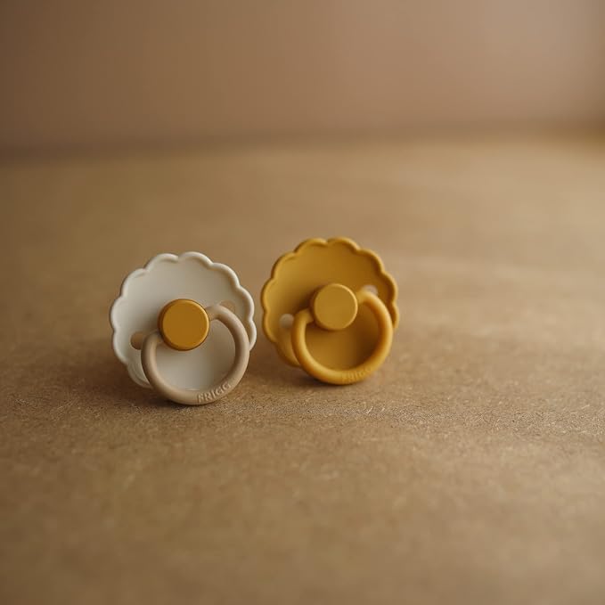 FRIGG Daisy Natural Rubber Baby Pacifier | Made in Denmark | BPA-Free 2-Pack - Image 4