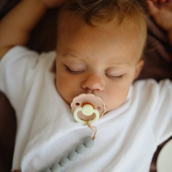 FRIGG Daisy Night Natural Rubber Baby Pacifier | Made in Denmark | BPA-Free - Image 6