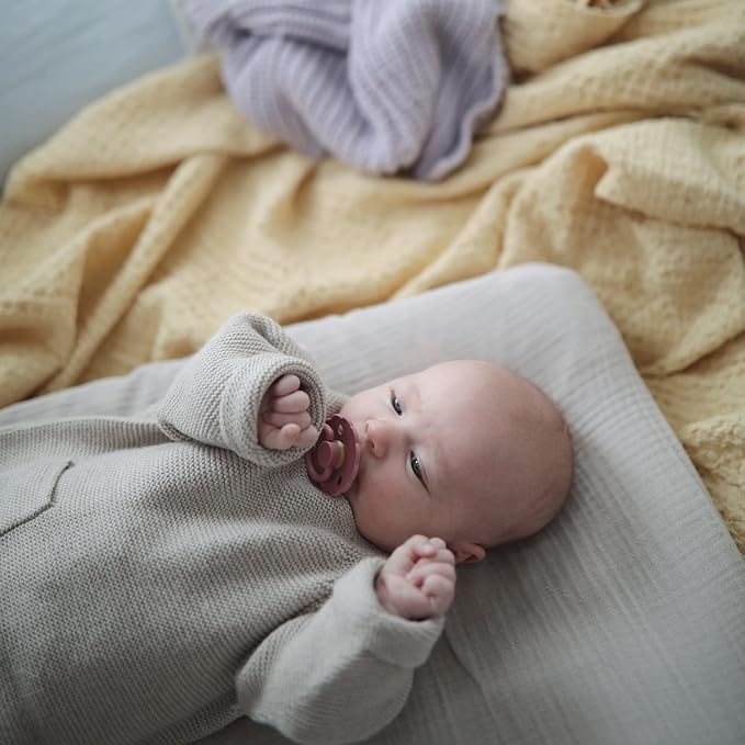 FRIGG Daisy Natural Rubber Baby Pacifier | Made in Denmark | BPA-Free 2-Pack - Image 5